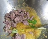 Foto langkah ke 5 dari resep Daging Sapi Bumbu Kuning.