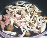 A picture of step 3 of Mushroom and Bacon Cheese Cream Pasta.