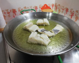 Foto del paso 2 de la receta: Paella de Bacalao, Cebolla y Patata