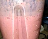 A picture of step 2 of Strawberry shake.