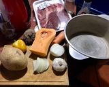 Foto del paso 1 de la receta: Verduras y carne en olla