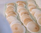 صورة لخطوة 7 من وصفة عجينه قطايف بدون سميد 🥟