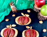A picture of step 5 of Puff Pastry Baked Apple Pies.