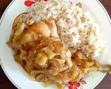 Foto del paso 3 de la receta: Muslos de pollo en salsa de cebollas 🧅