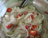 รูปขั้นตอนการทำที่ 5 ของ ยำวุ้นเส้นหมูสับ