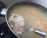 Foto del paso 3 de la receta: Consomé de pollo (Sanadora, Rápida y Muy Rica)
