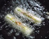 A picture of step 5 of Mentaiko-Filled Chikuwa Isobe-age (Nori Seaweed Flavored Fritters).