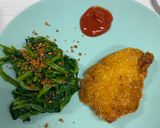 Foto langkah ke 6 dari resep Chicken katsu with spicy spinach.