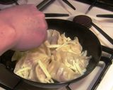 A picture of step 4 of Cheese Gyoza.