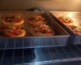 Foto langkah ke 5 dari resep Mini Pizza #PejuangGoldenApron2.
