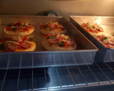 Foto langkah ke 5 dari resep Mini Pizza #PejuangGoldenApron2.