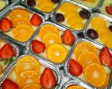 Foto langkah ke 5 dari resep Puding Cup Hias Buah.