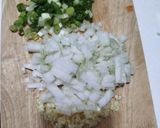 Foto langkah ke 1 dari resep Ayam Cincang Kecap (U/ Isian Pau/Bakpao).