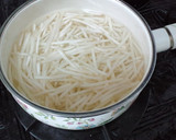 A picture of step 5 of Fresh Spring Rolls Style Salad.