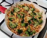 A picture of step 3 of Vickys Chickpea & Broccoli Spaghetti GF DF EF SF NF.