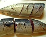 A picture of step 2 of Rich Miso-Simmered Mackerel.