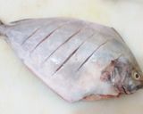 A picture of step 1 of Steamed pomfret with sautéed vegetables.