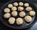 Foto del paso 5 de la receta: Pancitos saborizados de salame y queso