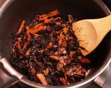 A picture of step 3 of Braised Hijiki Seaweed with Maple Syrup and Bacon.