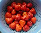 A picture of step 1 of Preservative-Free and Safe Strawberry Syrup.