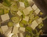 Foto del paso 2 de la receta: Judías verdes con puerro, tofu y manzana