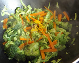Foto del paso 3 de la receta: Verduras variadas de estación con arroz al estilo chino
