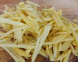 आलं, मिरची, आंबी हळद लोणचे... (वाडवळी पद्धतीने) (aala mirchi ambi haldi lonche recipe in marathi) रेसिपी स्टेप 2 फोटो 