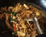 รูปขั้นตอนการทำที่ 5 ของ หมูป่าผัดพริกแกง
