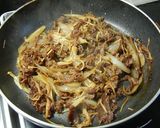 A picture of step 7 of Beef, Egg, and Onion Rice Bowl.