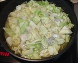 A picture of step 3 of Japanese-Style Cabbage Pasta with Just One Frying Pan.