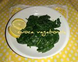 Foto del passaggio 2 della ricetta Spinaci Olio e Limone