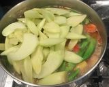 Hình bước làm 3 của món Canh chua cá hồi