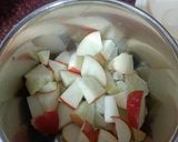 A picture of step 1 of Green Juice for Glowing Skin.