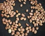 A picture of step 1 of Peanut Coriander Chutney.
