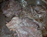Foto del paso 4 de la receta: Bifes al vino con guarnición de huevos fritos a la mediterránea!
