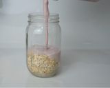 Foto langkah ke 1 dari resep Strawberry Overnight Oat’s.