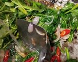 Foto langkah ke 3 dari resep Tumis Kangkung Sat Set.