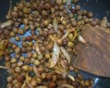 A picture of step 4 of Hing masaledar kala chana.