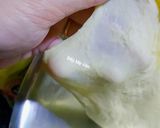 Hình bước làm 1 của món Bánh mì xúc xích phô mai kéo sợi