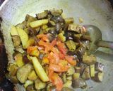बैंगन आलू की सब्जी (baingan aloo ki sabzi recipe in Hindi) रेसिपी चरण 2 फोटो