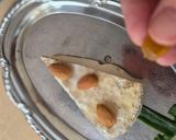 Foto del paso 3 de la receta: Arbolito pinito navideño de queso brie con miel y las cositas ricas que tengas🎄