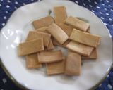 A picture of step 6 of Non-Oil Ginger Rice Crackers made with Rice Flour.