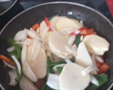 Foto del paso 2 de la receta: Atún fresco encebollado con patatas a lo pobre