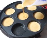 Foto langkah ke 5 dari resep Bolu karamel mini (kue sarang semut).