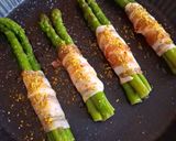 Foto del passaggio 6 della ricetta Asparagi in Crosta di Pancetta e Pistacchi