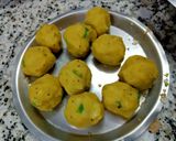 A picture of step 2 of Mumbai's famous popular dish vada pav.