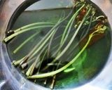 A picture of step 5 of How to Get Rid of the Astringency of Warabi (Bracken Fern) with Baking Soda.
