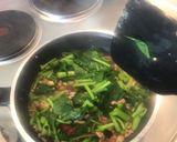 รูปขั้นตอนการทำที่ 2 ของ คะน้าหมูสับ กระเทียมพริกแห้ง ไม่ใส่น้ำมัน 😚🥬
