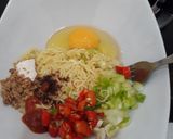 Foto langkah ke 3 dari resep Omlet Mie Super Mudah.