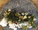 Foto del paso 5 de la receta: Tacos de rajas- requesón de tortilla azul